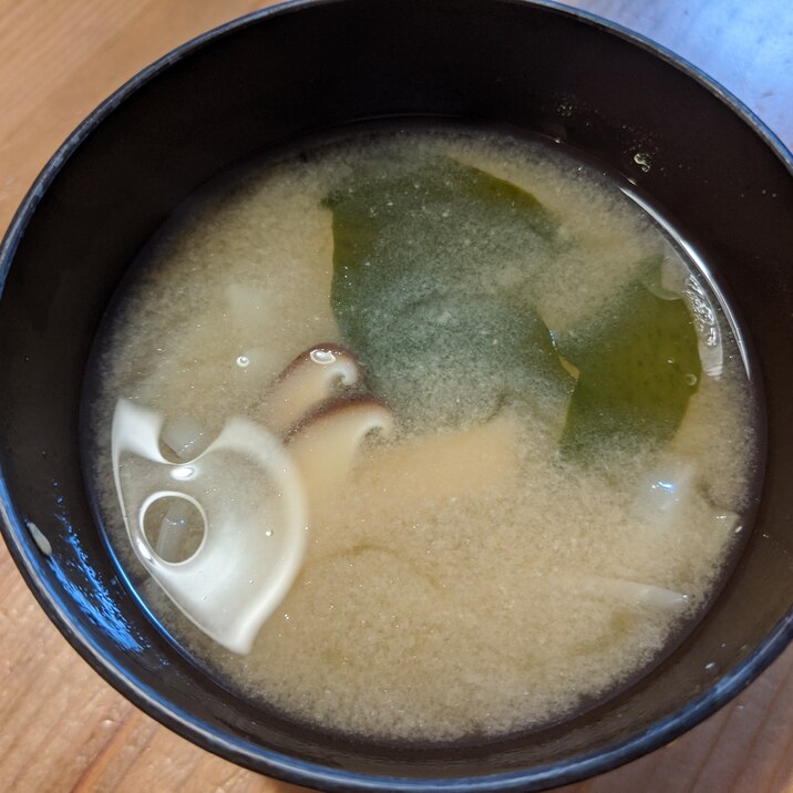 椎茸と玉ねぎとワカメのお味噌汁 レシピ 作り方 By Akkiki 楽天レシピ 椎茸と玉ねぎとワカメのお味噌汁 レシピ 作り方 By Akkiki 楽天レシピ